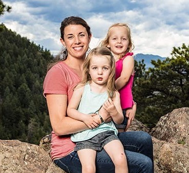 Marine Corps veteran Carmen McGinnis served two tours of duty in Iraq and Afghanistan. Today, as a DAV benefits advocate, wife and mother of two girls, she looks forward every day to helping change people’s lives for the better.